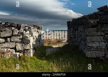 Dun Eoghanachta, ein steinernes Fort auf Inishmore auf der Insel Inishmore, die größte der Aran-Inseln auf dem Wilden Atlantikweg in Galway Ireland Stockfoto