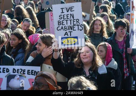 Malieveld & The Hague City Centre, Niederlande. Freitag, 7. Februar 2020. "Jugend für Klima" Die erste Klima-Hauptdemonstration in den Haag 2020. An diesem Nachmittag nahmen schätzungsweise 1500 Studenten Teil. Kredit: Charles M. Vella/Alamy Live News Stockfoto