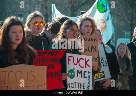 Malieveld & The Hague City Centre, Niederlande. Freitag, 7. Februar 2020. "Jugend für Klima" Die erste Klima-Hauptdemonstration in den Haag 2020. An diesem Nachmittag nahmen schätzungsweise 1500 Studenten Teil. Kredit: Charles M. Vella/Alamy Live News Stockfoto