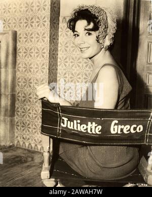 1957, FRANKREICH: Die französische Filmstar und gefeierte Sängerin JULIETTE GRECO ( geboren am 7. Februar, 1927 in Montpellier), Pubblicity immer noch für den Mov Stockfoto