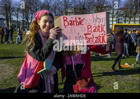 Malieveld & The Hague City Centre, Niederlande. Freitag, 7. Februar 2020. "Jugend für Klima" Die erste Klima-Hauptdemonstration in den Haag 2020. An diesem Nachmittag nahmen schätzungsweise 1500 Studenten Teil. Kredit: Charles M. Vella/Alamy Live News Stockfoto