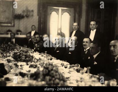 1926 Ca, ROM, ITALIEN: Der italienische Faschist Duce BENITO MUSSOLINI trifft den Premierminister von Jugoslavia MOMCILO NINCIC (* zwischen 1876 und 1949), Ökonom und Stockfoto