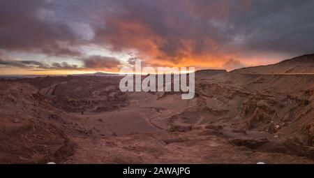 Panoramablick auf Valle de luna, san Pedro de Atacama Region. Stockfoto