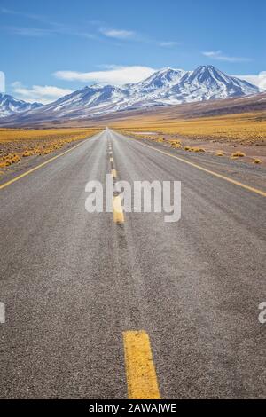 Infinity Road im chilenischen Hochland Stockfoto