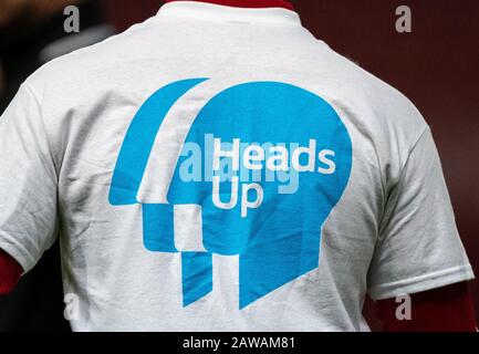 Bristol, Großbritannien. Februar 2020. Der Fußball kommt an zwei Wochenenden im Februar zusammen, um das bisher größte Gespräch über psychische Gesundheit zur Unterstützung der Heads Up Kampagne zu beginnen. Hemden, die von Spielern getragen werden, spielen beim Sky Bet Championship Match zwischen Bristol City und Birmingham City am Ashton Gate, Bristol, England am 7. Februar 2020. Foto von Andy Rowland. Kredit: Prime Media Images/Alamy Live News Stockfoto