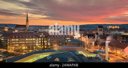 Skyline Panorama von Hildesheim, Deutschland mit den Kirchen St. Andreas und St. Michael Stockfoto