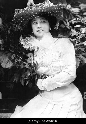 1900 Ca, PARIS, FRANKREICH: Die gefeierte Opernsängerin und Tänzerin, demi-mondaine der pariser Belle Epoque LA BELLE OTERO ( Agustina Otero Iglesias , 1 Stockfoto