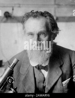 1913 Ca, PARIS, FRANKREICH: Der französisch-ukrainische Professor Doktor Élie Metchnikoff ( geboren Ilya Ilyich Mechnikov, zwischen 1845 und 1916), Foto von M. Rol, Pari Stockfoto