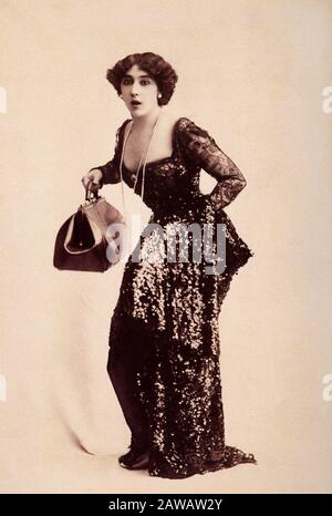 1900 Ca, PARIS, FRANKREICH: Die gefeierte Opernsängerin und Tänzerin, demi-mondaine der pariser Belle Epoque LA BELLE OTERO ( Agustina Otero Iglesias , 1 Stockfoto