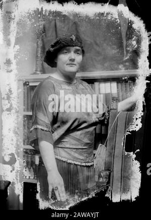 1922 Ca, USA: Die amerikanische Schriftstellerin FANNIE HURST (* zwischen den Jahren von 1880-1968 ), die für die neuartige NACHAHMUNG DES LEBENS ( Lo specchio della vita ) gefeiert wurde. Althoug Stockfoto