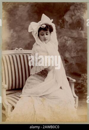 Ca, Paris, Frankreich: Die französische Schauspielerin Mademoiselle Harlay ( Hélène Devilliers ), Foto von Reutlinger, Paris . Harlay wurde sev Stockfoto