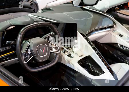Chicago, Illinois, Vereinigte Staaten - 6. Februar 2020: Interieur der Chevrolet Corvette C8 Convertible auf der Chicago Auto Show 2020. Stockfoto