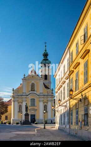 Karmelitenkirche, 1725, im Stil des Barock, Innenstadtteil von Gyor, Westtransdanubien, Ungarn Stockfoto