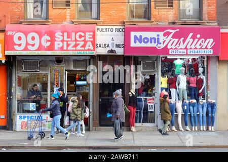 99 Pizza, Noni Fashion, 2127 3. Ave, New York, NYC Foto von einer Pizzeria und einem Bekleidungsgeschäft im Viertel East Harlem in Manhattan. Stockfoto