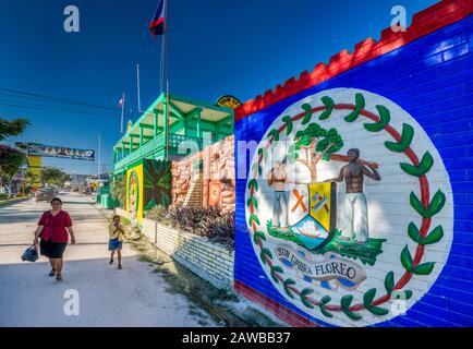 Rathaus, Wappen von Belize, Orange Walk Town, Orange Walk District, Belize Stockfoto