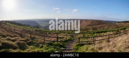 Loch of Horcum, Levisham Moore in der Nähe von Pickering, North York Moors National Park, England, Großbritannien, GB. Panorama Stockfoto