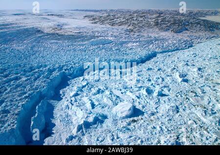 Grönland - 21. April 2012 - Luftansicht der kalbenden Front des Jakobshavn-Gletschers im Westen Grönlands. Dieser Gletscher zieht 6,5 % des Grönlands I ab Stockfoto