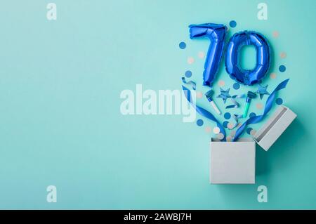 Geburtstagsfeier des Ballons Nummer 70 Geschenkbox Lay Flat Explosion Stockfoto