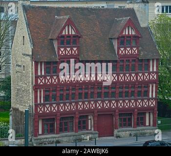 Altes traditionelles französisches Haus in Caen, Frankreich Stockfoto