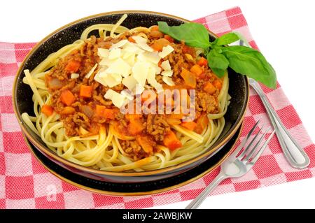 Spaghetti bolognese Mahlzeit isoliert auf weißem Hintergrund Stockfoto