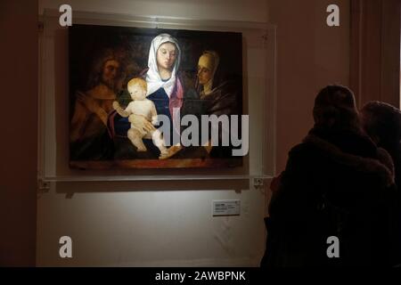 Italien Marken Urbino- Palazzo Ducale - Galleria Nazionale delle Marche - Madonna und Kind, Sankt Johannes der Täufer und Sankt Anna von Giovanni Bellini Stockfoto