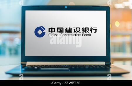 Poznan, POL - 30. JANUAR 2020: Laptop-Computer mit Logo der China Construction Bank Corporation (CCB), einer der vier großen Banken in China Stockfoto