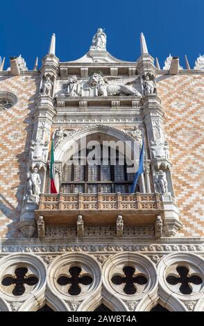 Balkon im Palast der Dogen der Venetianischen Republik. Venedig. Italien. Stockfoto