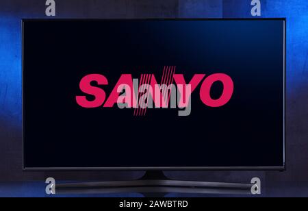 Poznan, POL - 04. FEBRUAR 2020: Flachbildfernseher mit Logo von Sanyo, ist ein japanischer Elektronikkonzern Stockfoto