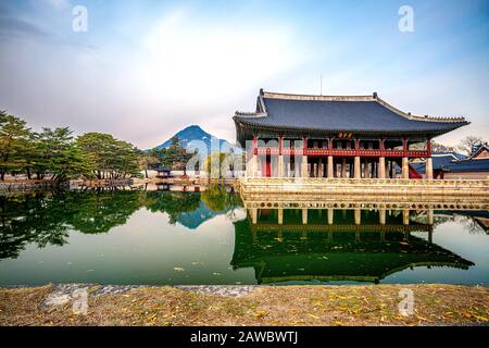 Der größte und bekannteste Palast in Seoul, Gyeongbokgung. Stockfoto