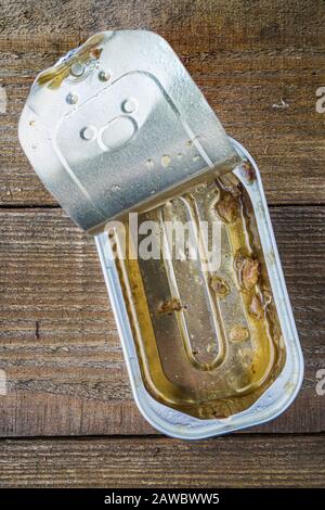 Draufsicht über leere Sardinen. Nahaufnahme, Draufsicht. Stockfoto