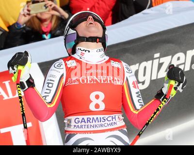 Garmisch Partenkirchen, Deutschland. Februar 2020. Ski Alpin: Weltcup, Abfahrt, Damen. Viktoria Rebensburg aus Deutschland jubst im Ziel. Credit: Stephan Jansen / dpa / Alamy Live News Stockfoto