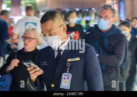 Flughafen Phuket, Thailand. Januar 2020. Ein Pilot trägt eine chirurgische Maske, um die Ausbreitung des 2019-nCoV COVID COVID-19 2019 nCoV Coronavirus Corona-Virus während der aktuellen Epidemie zu verhindern. Stockfoto