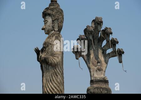 Nong Khai Isan Thailand - Sala Keoku Park mit konkreten buddhistischen Skulpturen Stockfoto
