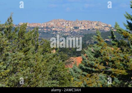 Horta de Sant Joan, ein Dorf auf einem Hügel in der Nähe des Naturparks Els Ports, Katalonien Stockfoto