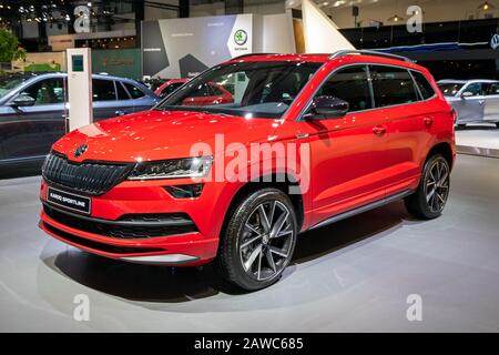 Brüssel - 9. JANUAR 2020: Das neue Skoda Karoq Sportline-Automodell wurde auf der Autosalon 2020 in Brüssel vorgestellt. Stockfoto