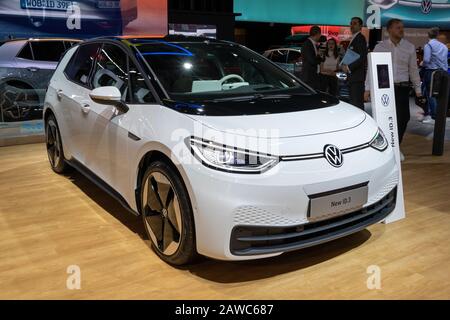 Brüssel - Jan 9, 2020: Volkswagen ID3 Elektroauto auf dem Brüsseler Autosalon 2020 Motor Show präsentiert. Stockfoto