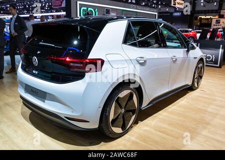 Brüssel - Jan 9, 2020: Volkswagen ID3 Elektroauto auf dem Brüsseler Autosalon 2020 Motor Show präsentiert. Stockfoto