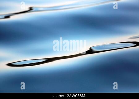 Moody Abstract Bild von Künstlerischen grafischen Wasserreflexionen für Buchumschläge oder andere künstlerische Verwendung V Stockfoto