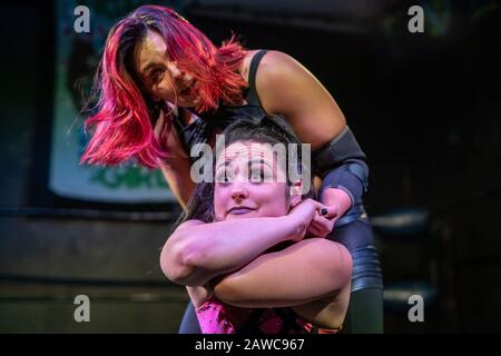 "Reign After Queendom"-Ringer-Turnier von Pro-Wrestling: Eve, eine feministische Punkrock-Promotion mit vollem Kontakt für Ringkämpfe, London, Großbritannien Stockfoto