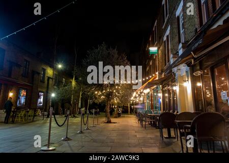 Venn Street in Clapham Old Town, South London, nachts Stockfoto