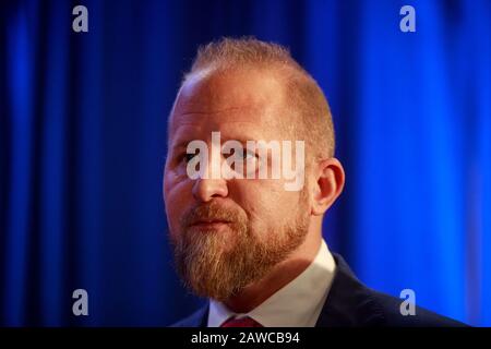Donald Trump 2020 Präsidentschaftswahlleiter Brad Parscale spricht, nachdem die Mitglieder der Familie von Präsident Donald J. Trump, darunter die Söhne Eric Trump, Lara Trump und Donald Trump Jr, eine Pressekonferenz in des Moines abgehalten haben. Stockfoto