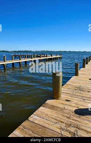 Holzboot-Docks auf Anna Maria Island, Florida Stockfoto