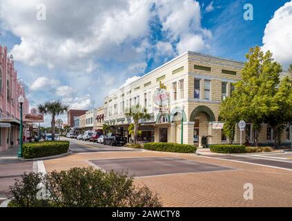 Oak Street im historischen Distrikt ist im National Register of Historic Places in der antiken Einkaufsstadt Arcadia Florida gelistet. Stockfoto