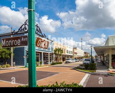 Oak Street im historischen Distrikt ist im National Register of Historic Places in der antiken Einkaufsstadt Arcadia Florida gelistet. Stockfoto