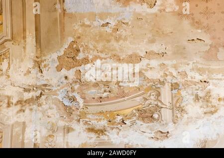 Magdalena, Buenos Aires/Argentinien; 7. Januar 2016: Detail der Pfarrei Santa Maria Magdalena, der 1860 erbaute eklektische Tempel wurde verschlechtert Stockfoto