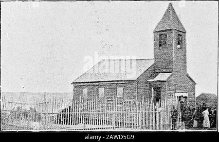 Eine historische Skizze der "Alten Mission" und ihrer Missionare zu den Ojibway-Indianern: Auf Madeline Island, Lake Superior, Wisconsin. DIE ALTE MISSIONSKIRCHE, ERBAUT IM JAHR 18398 EINLASS. Einige alte Gebäude sind beredt - einige verwittern geschlagene Hölzer sind inspirierend. Sie wurden immer noch von edlen Leben gesprochen, die von ihren ehemaligen Bewohnern verlost wurden. Sie sind ein heiliger Boden, voller inspirierender und aufbrausender Erinnerungen. Ein solches Gebäude ist das Alte Missionshaus auf Madeline Island. Der Schriftsteller hat seine Sommerausfahrten für dreizehn aufeinander folgende Jahressupon dieses historische und Charmi verbracht Stockfoto