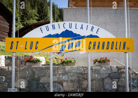 Saint-Luc, Wallis, Schweiz - 8. August 2018: St-Luc - Standseilbahn Chandolin Stockfoto