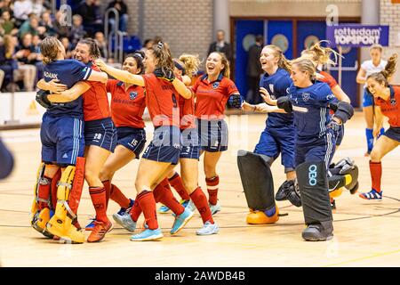 Rotterdam, 08-02-2020, Topsportcentrum Rotterdam, Finale Nederlands Kampioenschap Zaalhockey Hoofdklasse Dames. Team Laren gewinnt das Spiel Kampong - Laren. Stockfoto