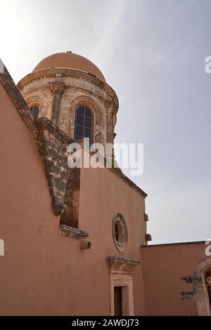 Kloster Agia Triad auf Crete in Griechenland. Schöne Terrasse im Sommer Stockfoto