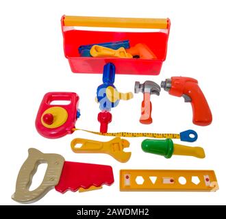 Eine Mischung aus Spielzeugwerkzeugen, darunter ein Maßband, Säge, Ebene, sichelbarer Schraubenschlüssel, Schraubenzieher, Bohrer, Hammer und Werkzeugkasten Stockfoto
